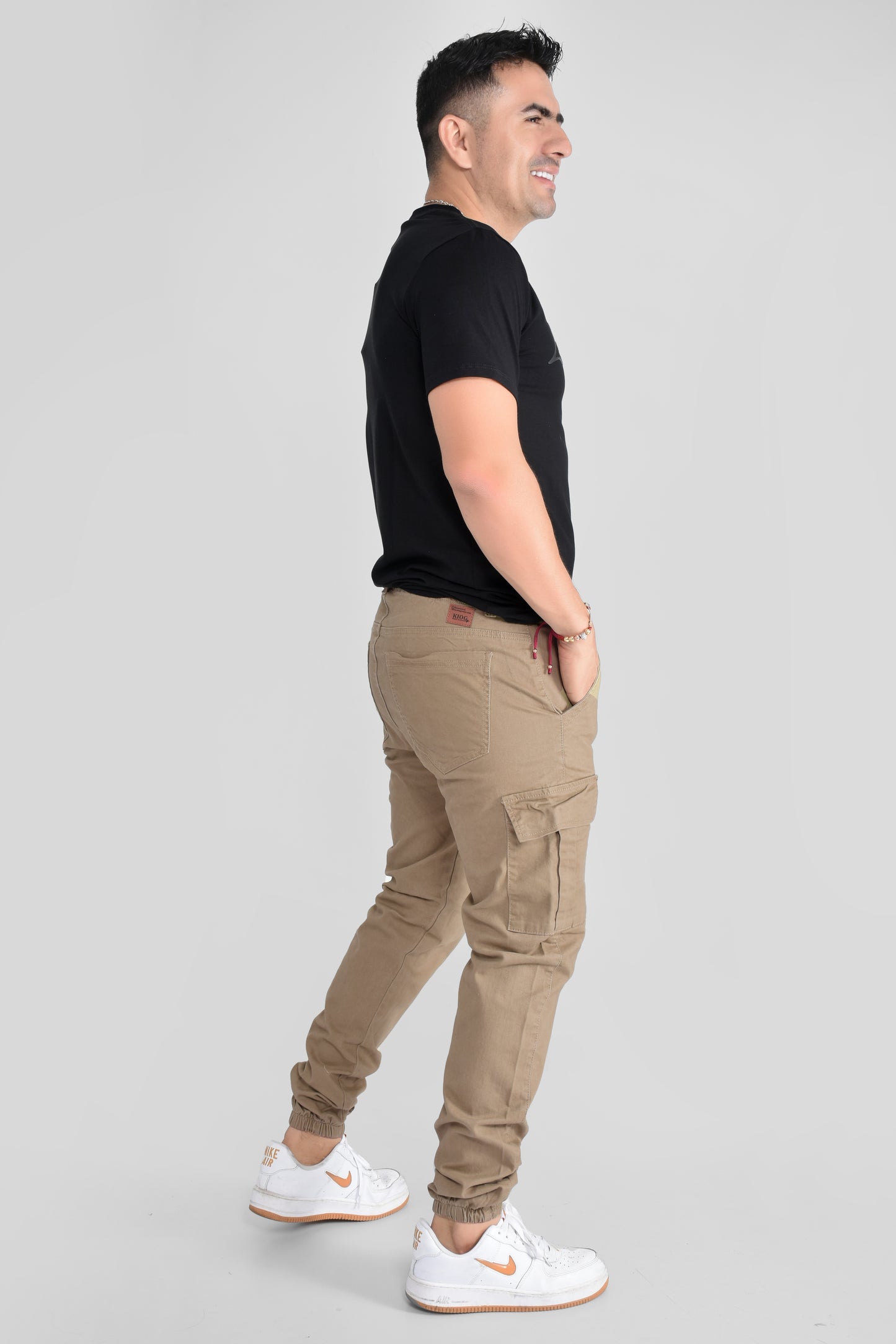 JOGGER CABALLERO CAQUI VERDOSO - REF 40022